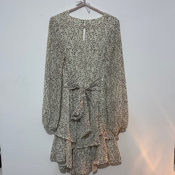 Elegant Cream Patterned Dress - Picture 3 of 5